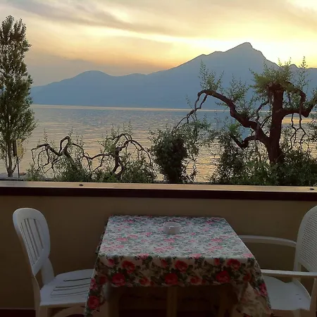 Отель Fraderiana Торри-дель-Бенако